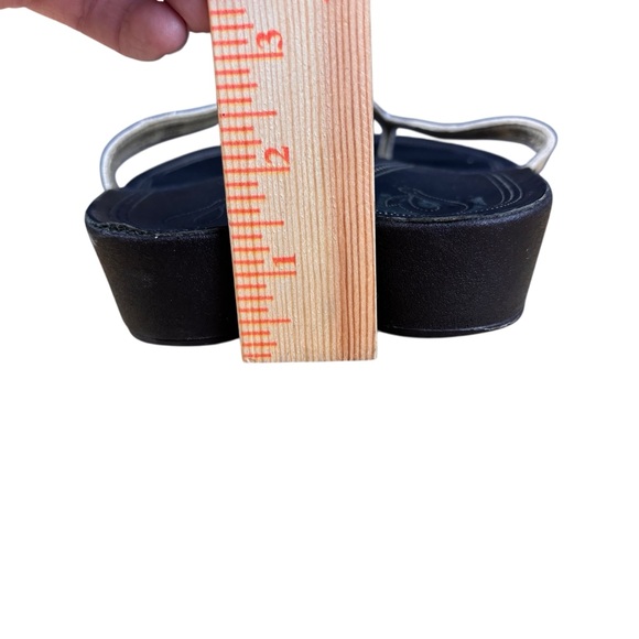 Olukai ‘Ola’ Silver Leather Platform/Wedge Sandals – Women’s Sz 7 - Picture 4 of 9